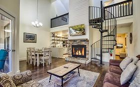 Gatlinburg Mountain Townhome With Pool Access!