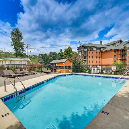 Gatlinburg Mountain Townhome With Pool Access! Exterior photo